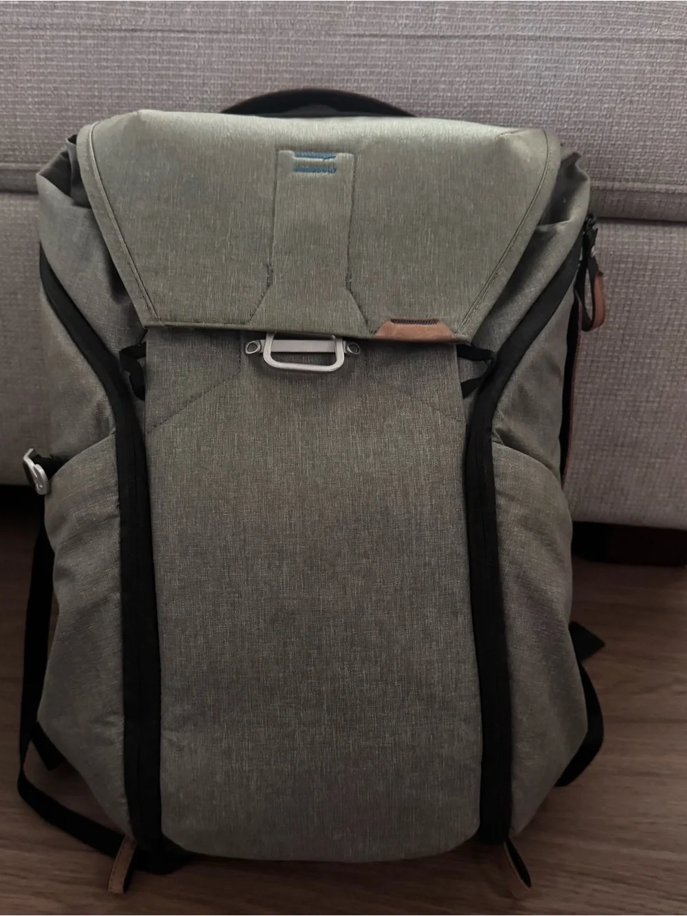 Peak design Men's Gray the everyday 20L Backpack with Leather Trim